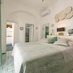 Casa Leucosia 3*