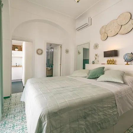 Casa Leucosia بيت ضيافة كابري